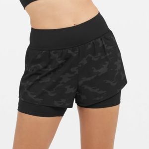 Spanx Shorts - Get Moving Short - Camo